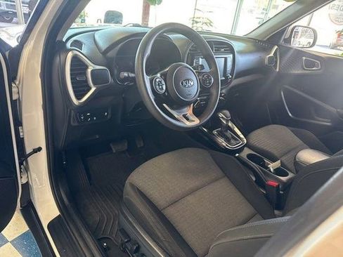 Used 2021 Kia Soul S image 9