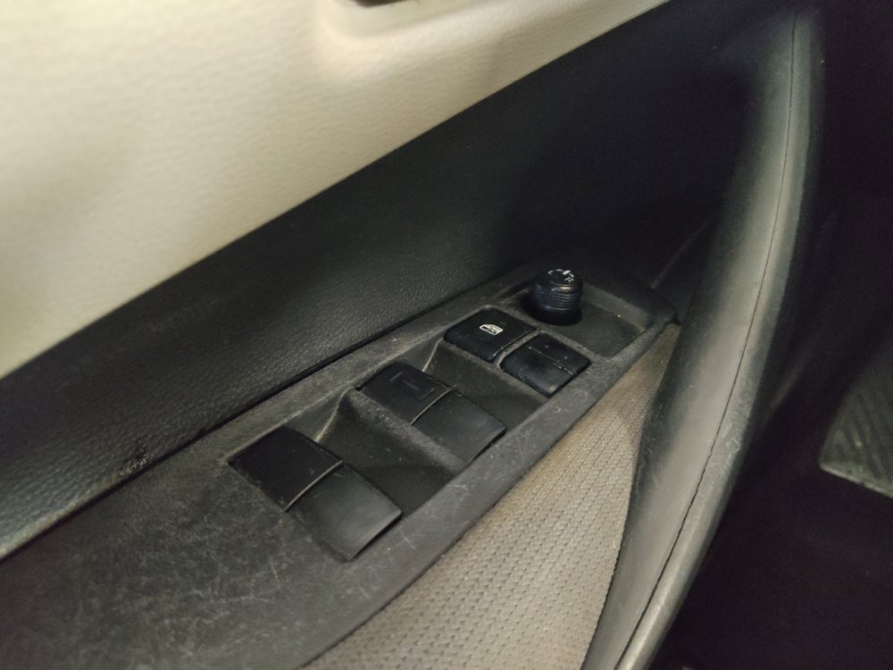 Used 2020 Toyota Corolla L FWD image 27