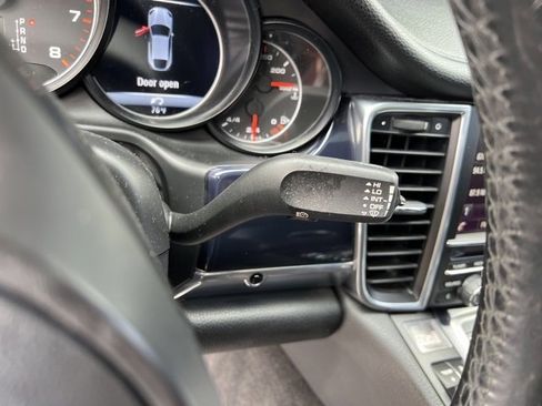 Used 2015 Porsche Panamera image 29