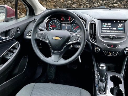 Used 2018 Chevrolet Cruze LT image 5