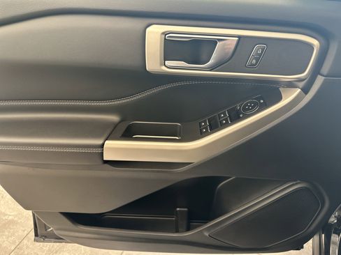 Certified 2022 Ford Explorer XLT w/ Equipment Group 202A image 22