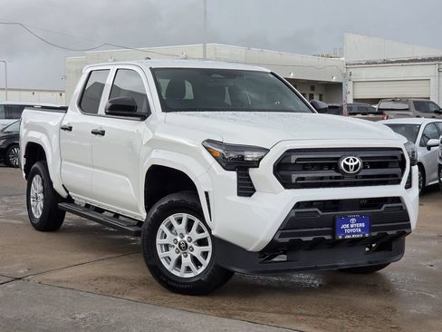 Used 2025 Toyota Tacoma SR AWD/4WD image 2