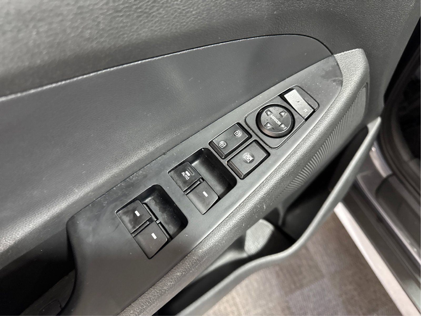 Used 2018 Hyundai Tucson Value AWD/4WD image 32