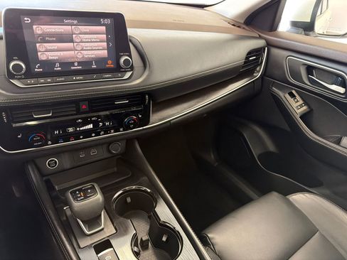 Used 2021 Nissan Rogue SL image 26