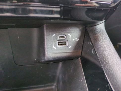 Certified 2024 Jeep Compass Limited image 30