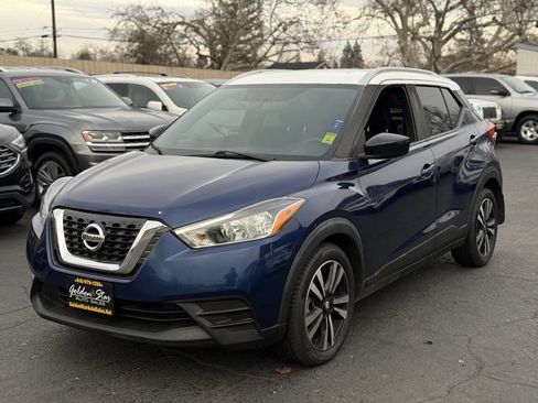 Used 2019 Nissan Kicks SV image 4