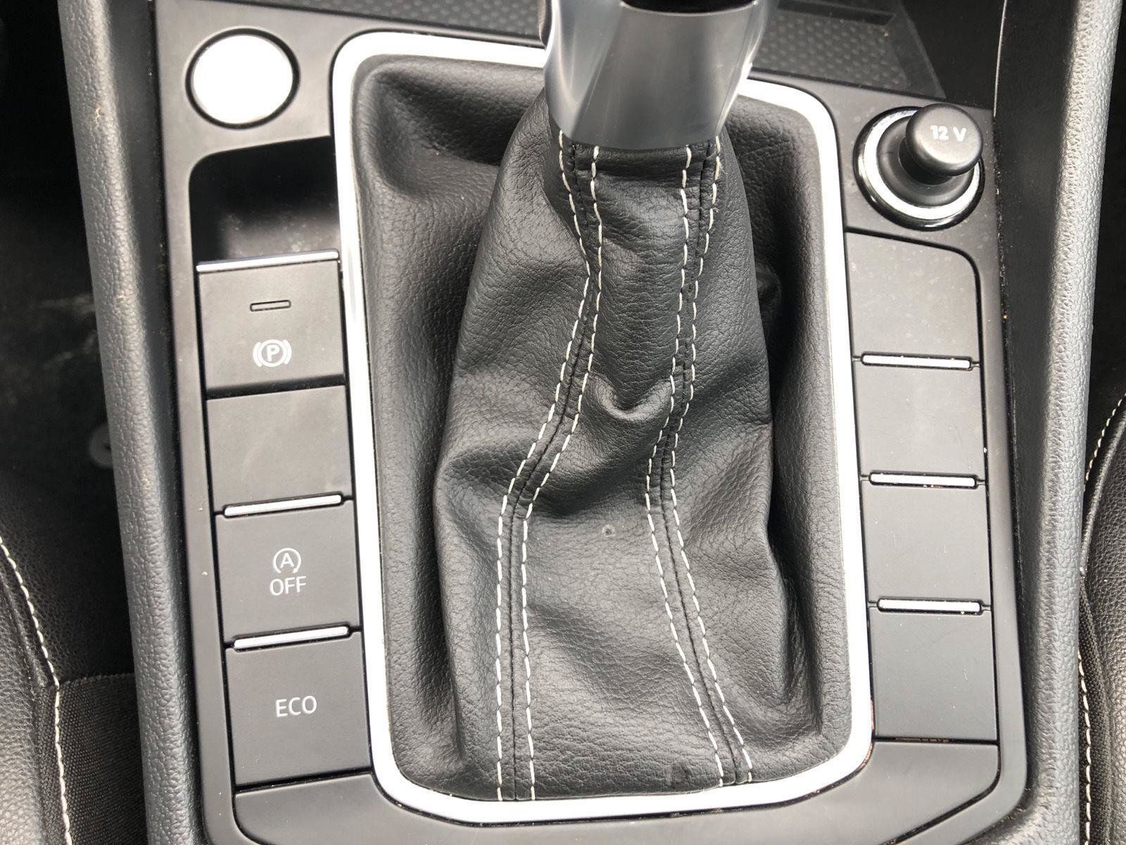 Used 2025 Volkswagen Jetta SE FWD image 26
