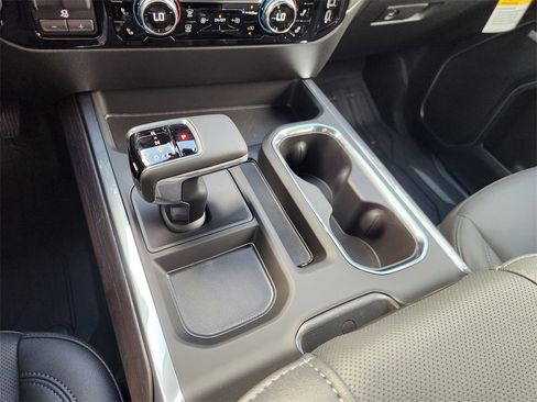 New 2026 GMC Sierra 1500 SLT image 14