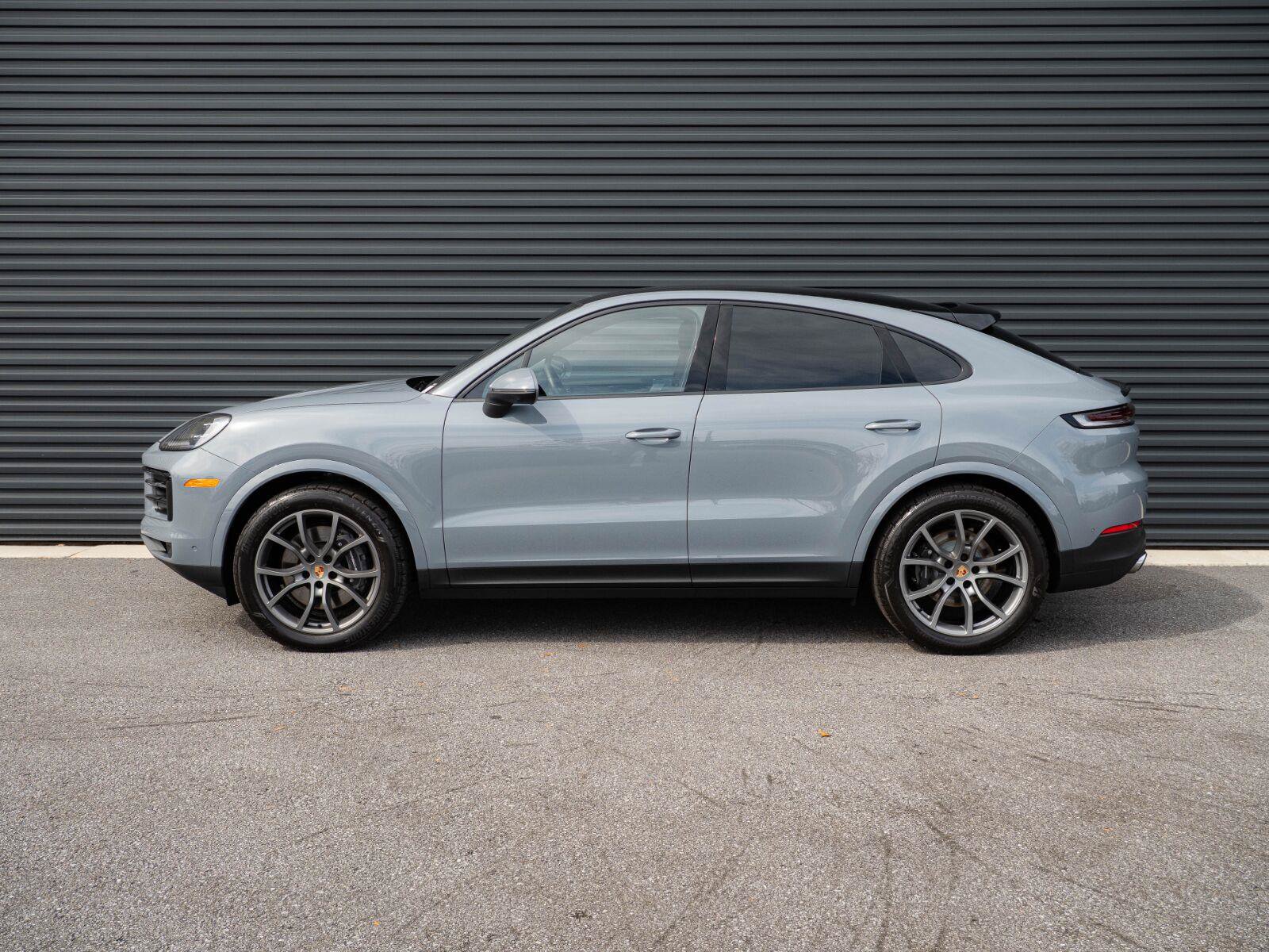 Used 2026 Porsche Cayenne Coupe AWD/4WD image 2