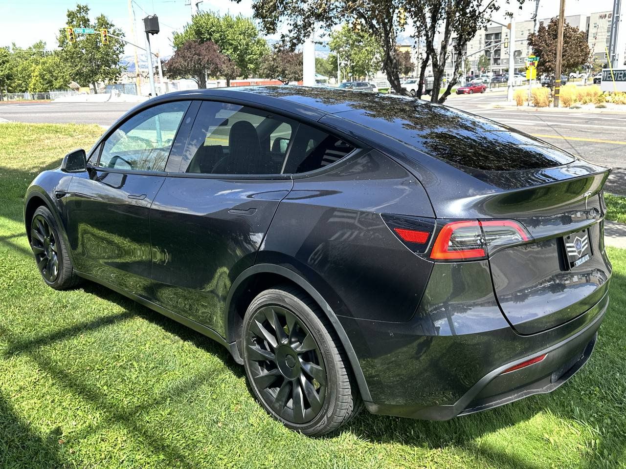 Used 2024 Tesla Model Y Long Range AWD/4WD image 9