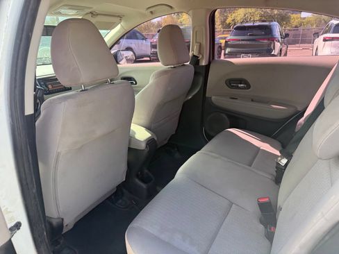 Used 2017 Honda HR-V LX image 9