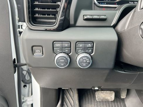 Used 2024 GMC Sierra 1500 AT4 w/ Technology Package image 18