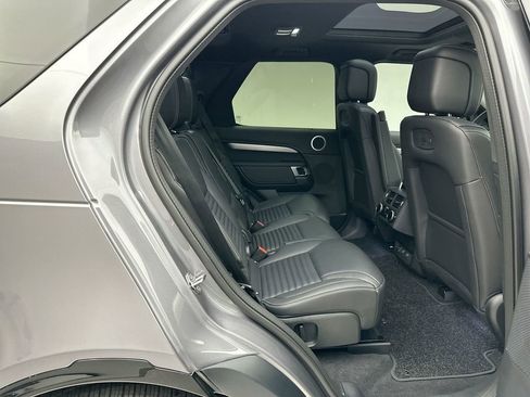 Used 2025 Land Rover Discovery Dynamic SE image 5