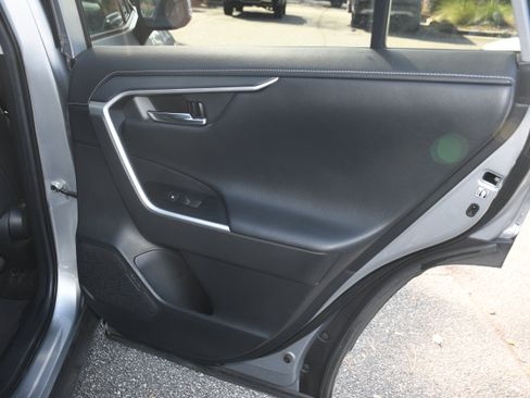 Used 2020 Toyota RAV4 Limited image 21