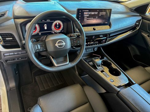 Used 2025 Nissan Rogue SL w/ SL Premium Package FWD image 4