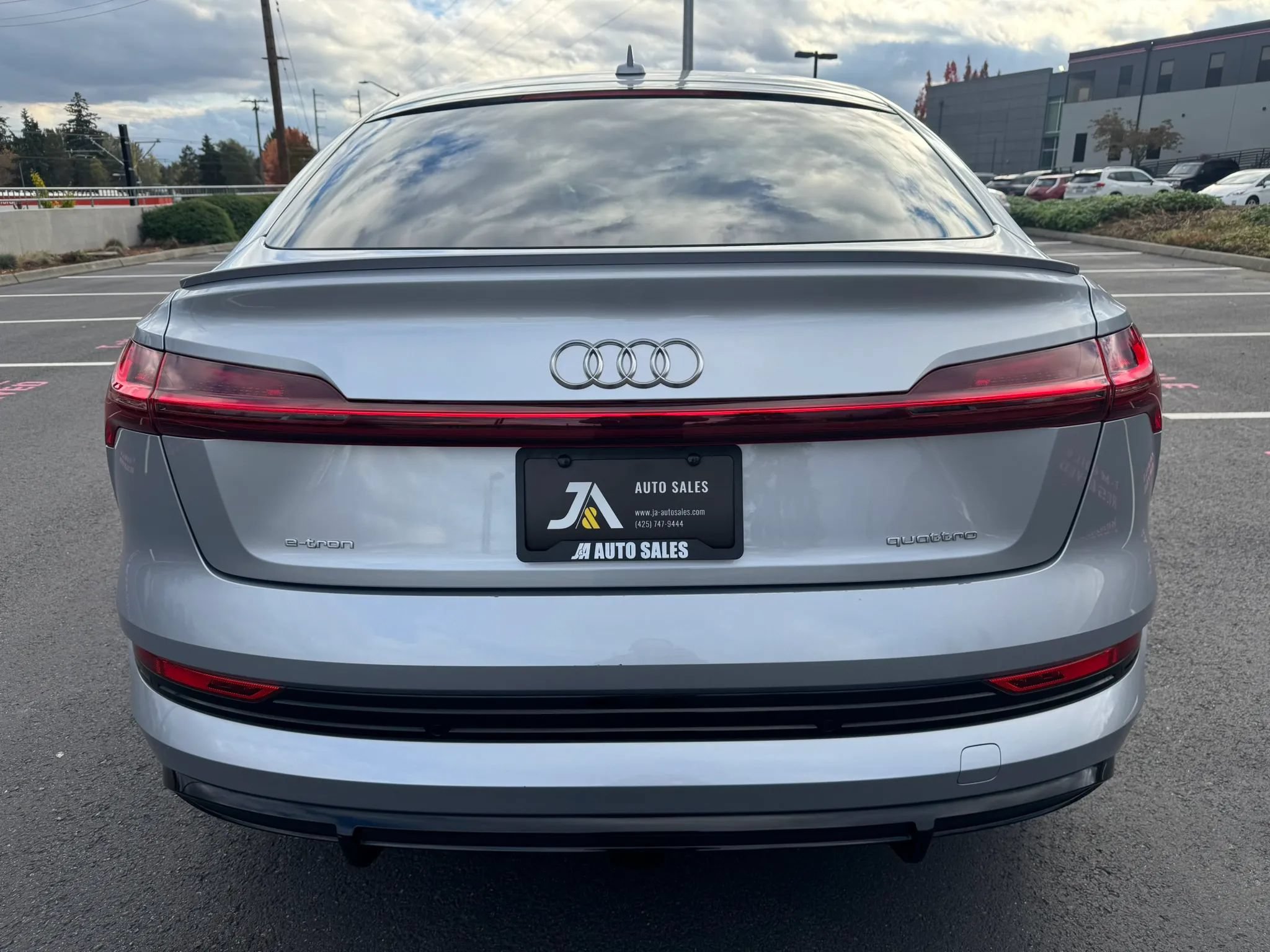 Used 2021 Audi e-tron Premium Plus w/ Premium Plus Package AWD/4WD image 9