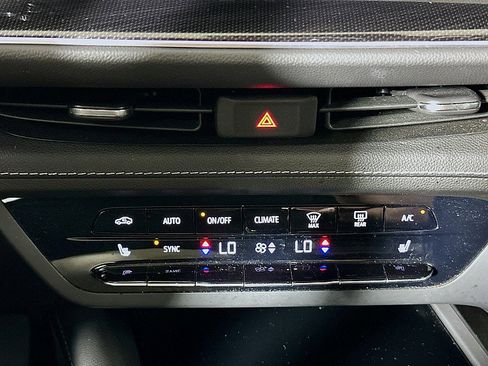 Used 2023 Buick Envision Essence image 16