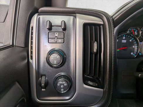 Used 2018 GMC Sierra 1500 SLE w/ SLE Value Package AWD/4WD image 16