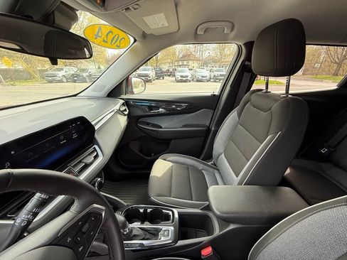 Used 2024 Chevrolet TrailBlazer LT w/ LT Cold Weather Package AWD/4WD image 19