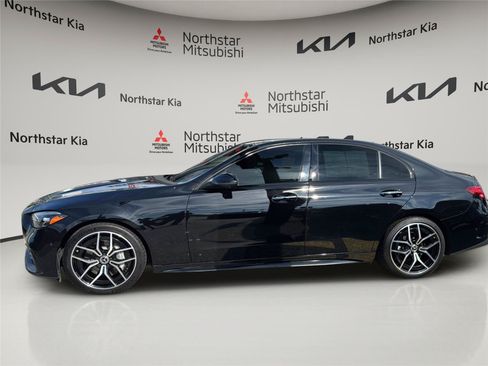 Used 2023 Mercedes-Benz C 300 Sedan image 3