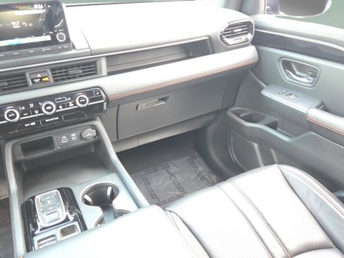 Used 2023 Honda Pilot Sport image 14