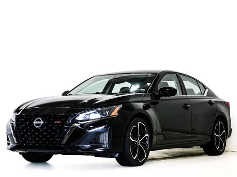 Used 2024 Nissan Altima 2.5 SR FWD image 3