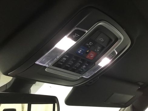 Used 2019 RAM 1500 Laramie AWD/4WD image 16