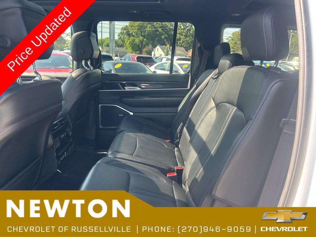 Used 2023 Jeep Wagoneer 4WD w/ Premium Group I image 34