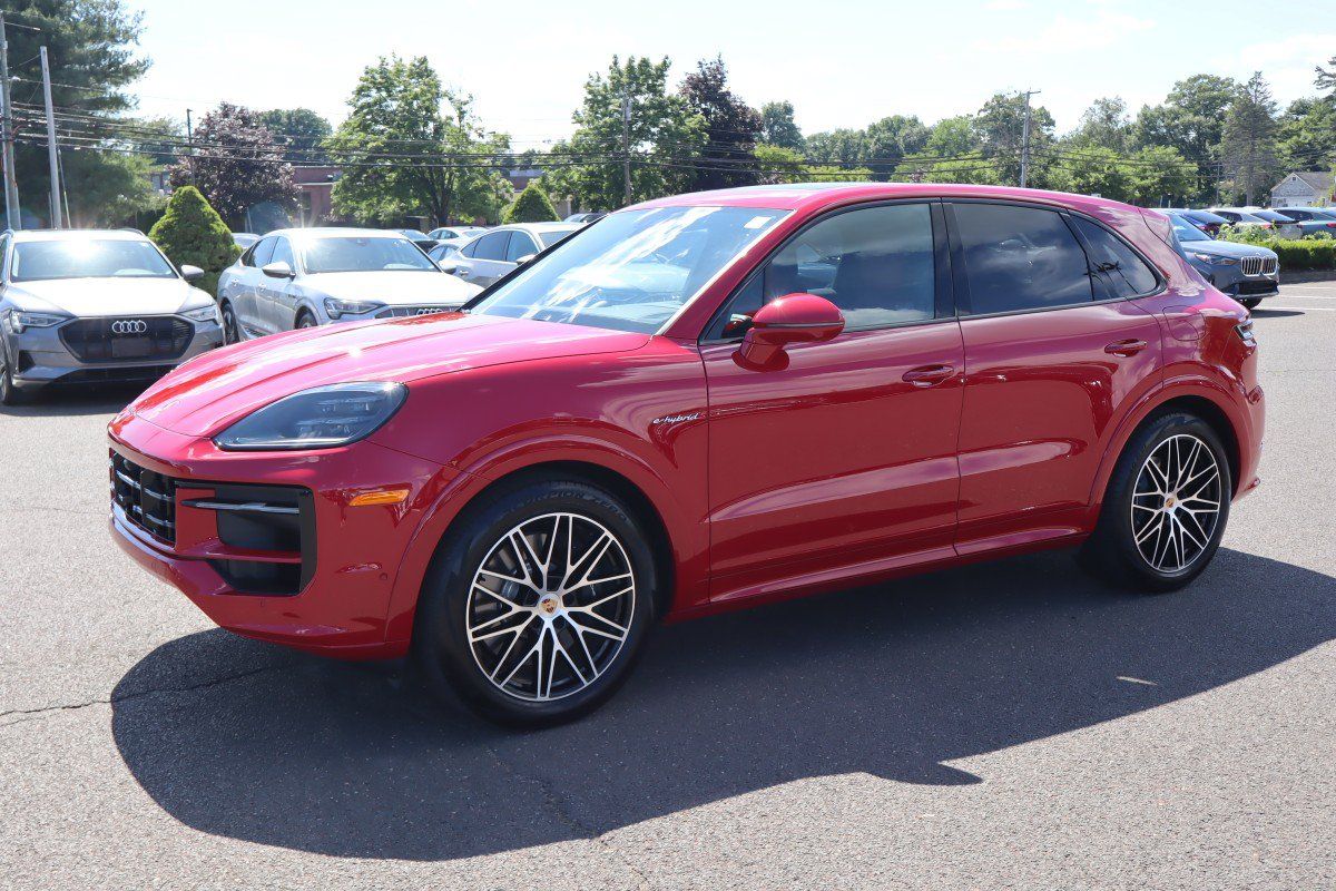 Used 2025 Porsche Cayenne E-Hybrid AWD/4WD image 2