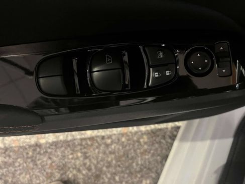 Used 2024 Nissan Altima 2.5 SR FWD image 17
