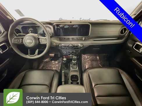 Used 2025 Jeep Wrangler Unlimited Rubicon w/ Convenience Group AWD/4WD image 7