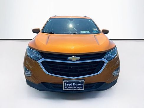 Used 2018 Chevrolet Equinox LT w/ Sun & Infotainment Package AWD/4WD image 2