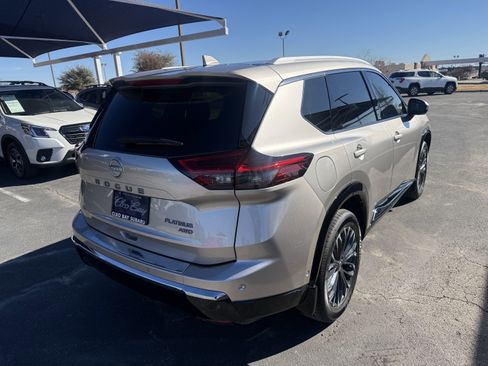 Used 2026 Nissan Rogue Platinum w/ Platinum Premium Package image 7