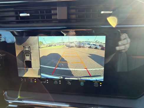Used 2023 GMC Sierra 1500 AT4 w/ Technology Package AWD/4WD image 23