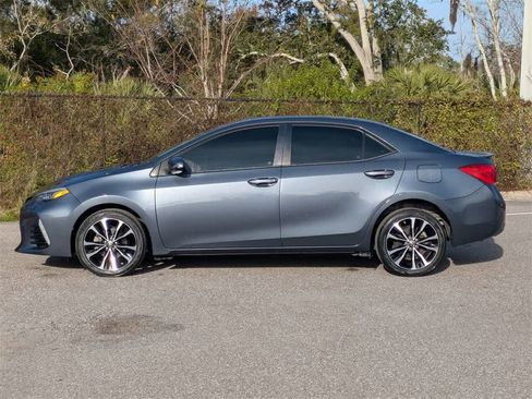 Used 2017 Toyota Corolla SE image 2