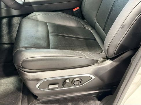 Used 2022 Jeep Wagoneer Series III w/ Convenience Group I image 18