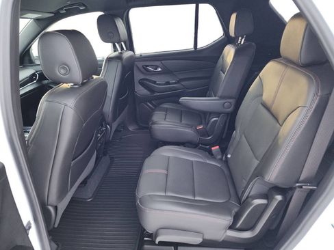 Used 2023 Chevrolet Traverse RS FWD image 10