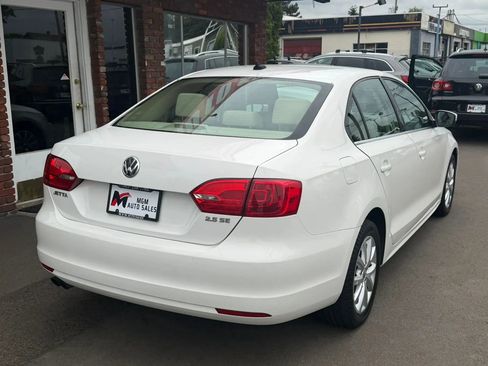 Used 2013 Volkswagen Jetta SE FWD image 3