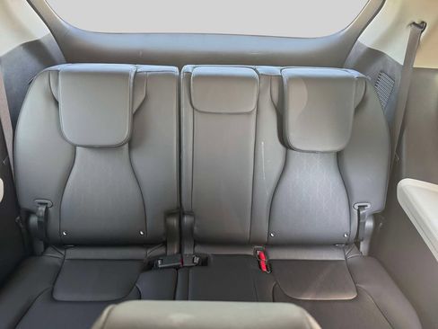 Used 2024 Kia Carnival EX FWD image 11