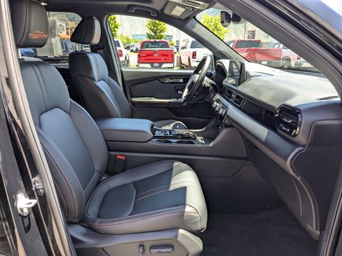 Certified 2025 Honda Pilot TrailSport image 33