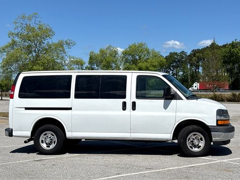 Used 2019 Chevrolet Express 3500 LT w/ LT Preferred Equipment Group image 15