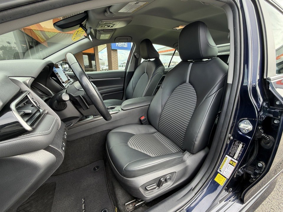 Used 2022 Toyota Camry SE FWD image 9