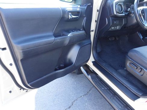 Used 2020 Toyota Tacoma TRD Sport image 14