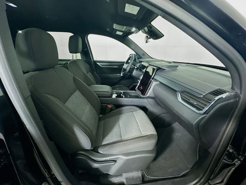 Used 2025 GMC Acadia Elevation image 34