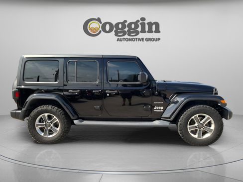 Used 2018 Jeep Wrangler Unlimited Sahara AWD/4WD image 7