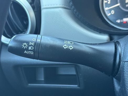 Used 2021 Nissan Versa SV FWD image 37