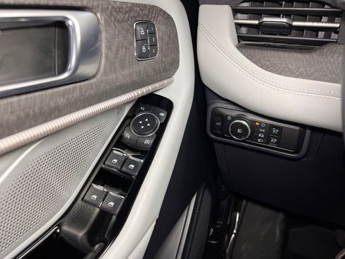 Used 2025 Ford Explorer Platinum w/ Ultimate Package image 14