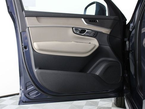 Certified 2025 Volvo XC90 B5 Core image 17