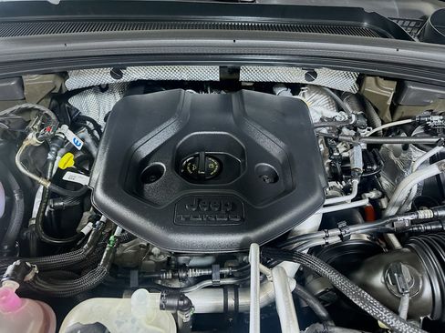 Used 2023 Jeep Grand Cherokee 4WD 4xe image 36