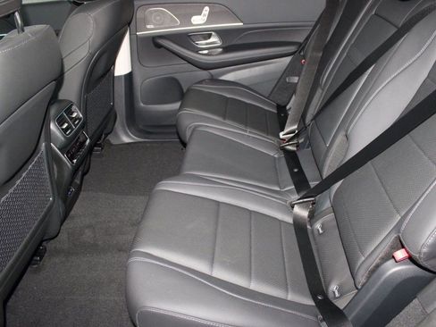 Used 2026 Mercedes-Benz GLS 450 4MATIC image 31